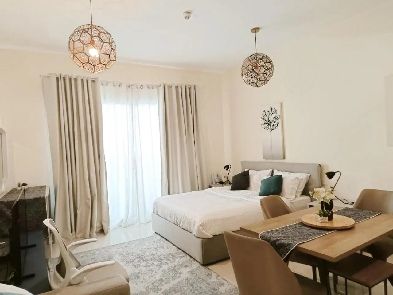 Superior Stay- Sleek & Modern Studio In Business Bay Dubai Apartment