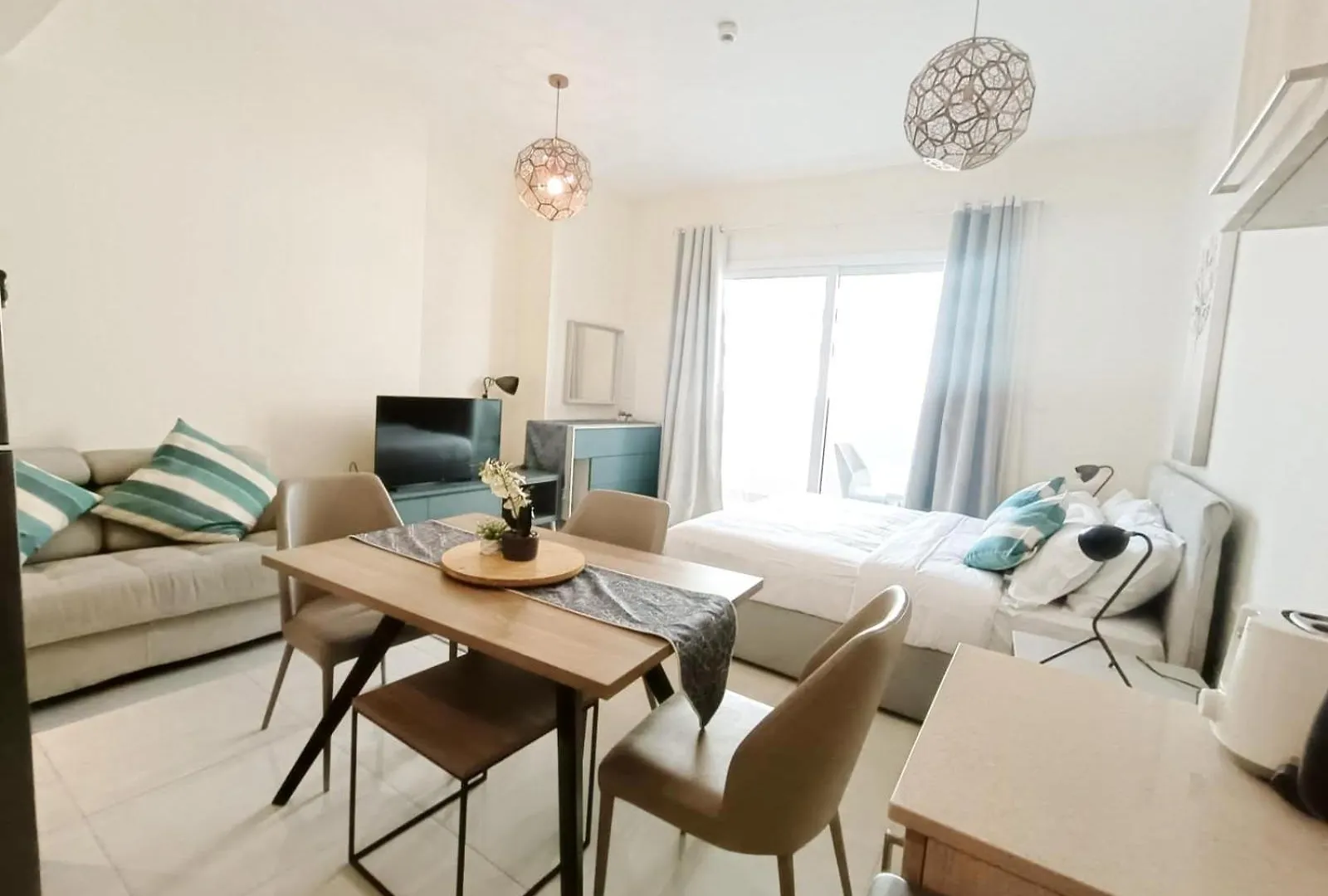 Apartment Superior Stay- Sleek & Modern Studio In Business Bay Dubai