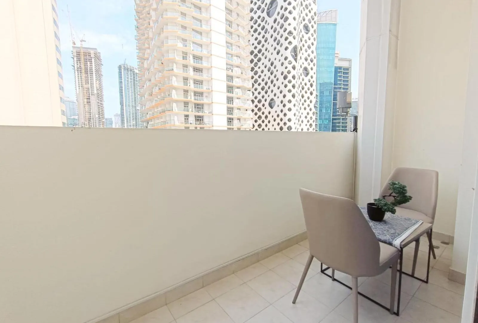 Superior Stay- Sleek & Modern Studio In Business Bay Dubai Apartment