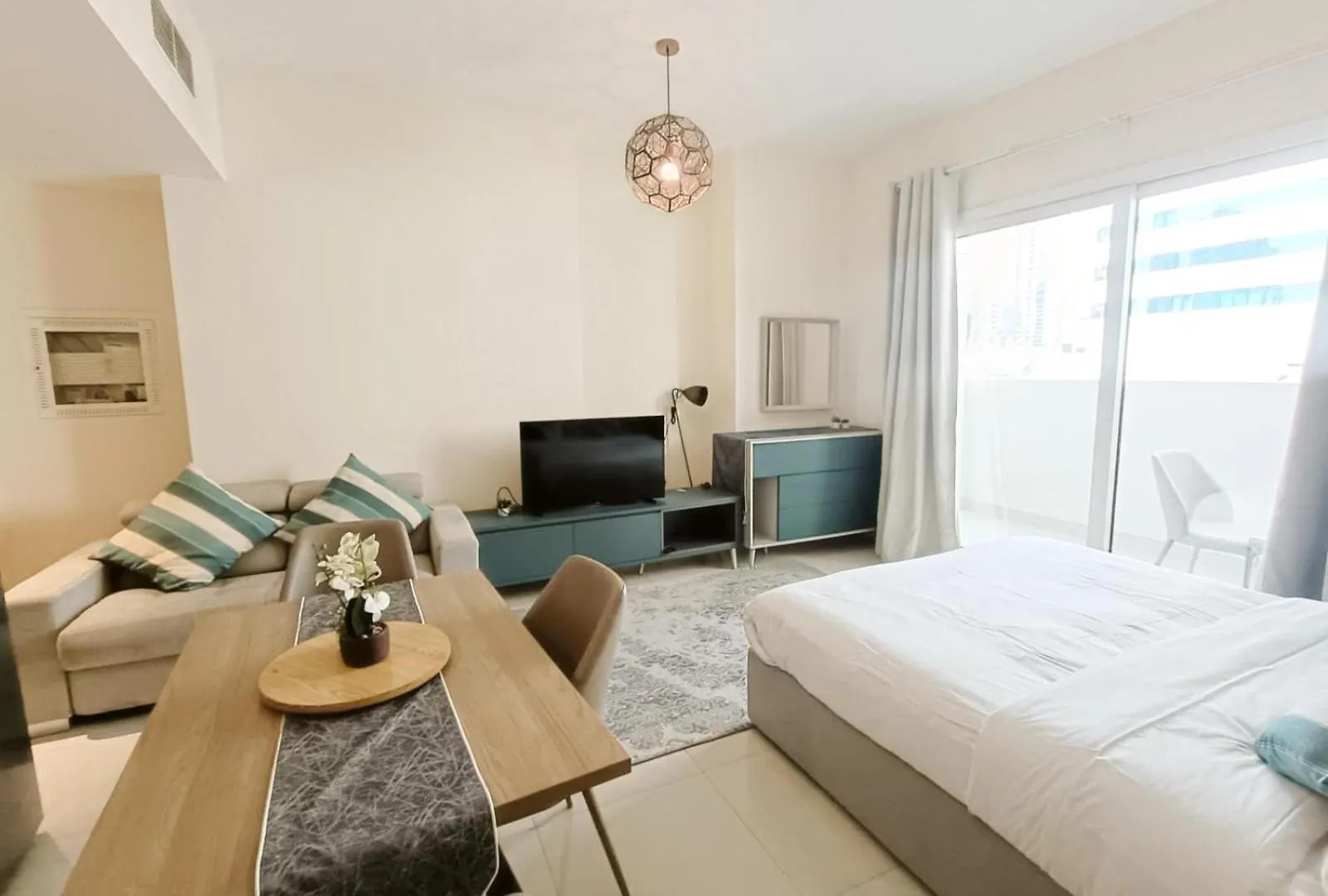 Superior Stay- Sleek & Modern Studio In Business Bay Dubai 0*,  United Arab Emirates