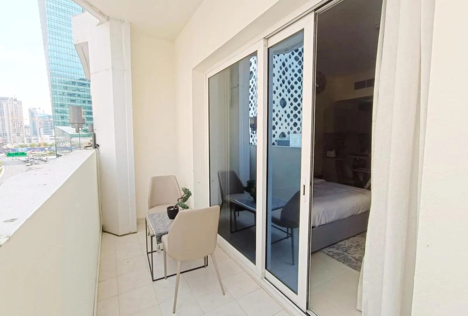 Apartment Superior Stay- Sleek & Modern Studio In Business Bay Dubai