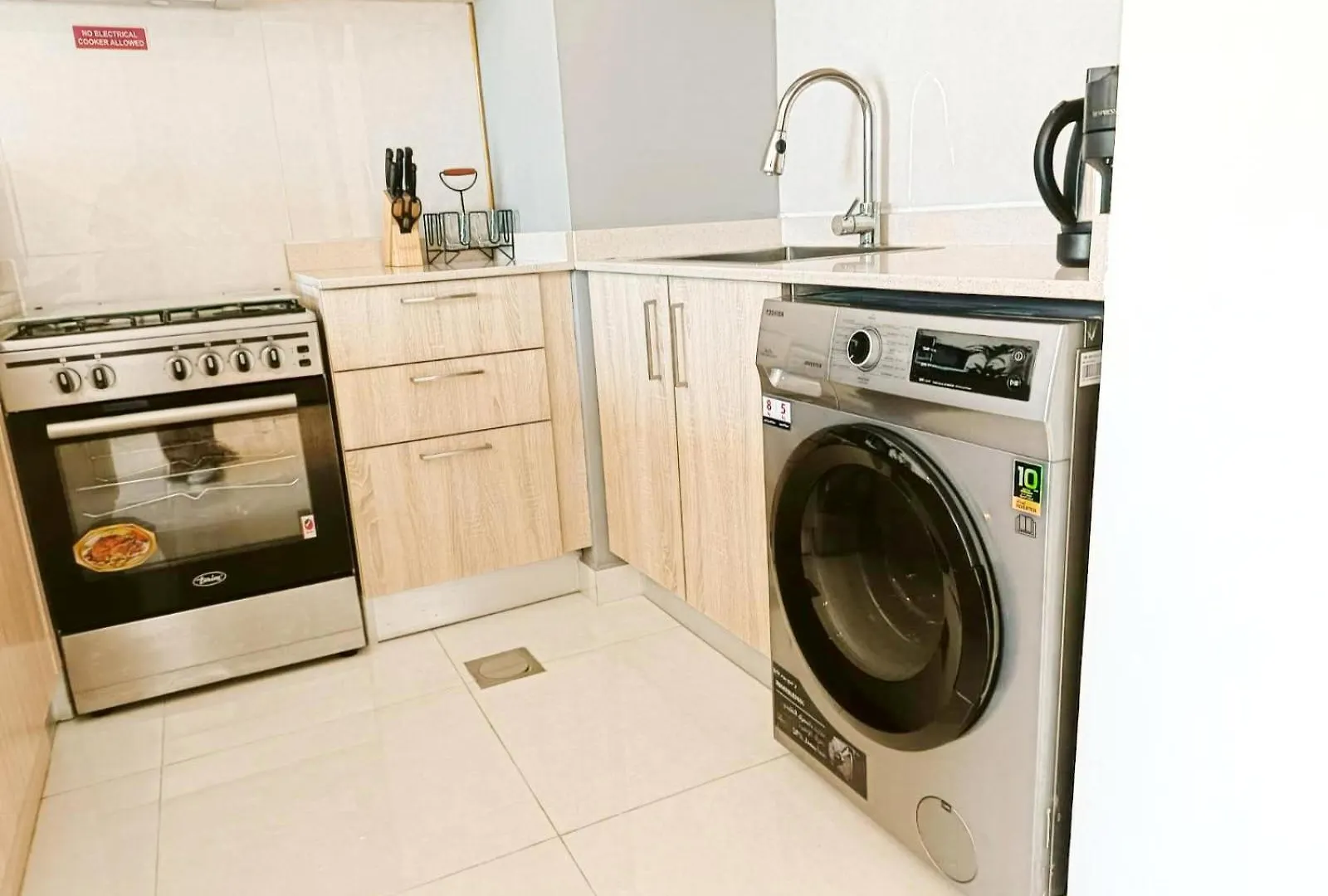 Superior Stay- Sleek & Modern Studio In Business Bay Dubai 0*,