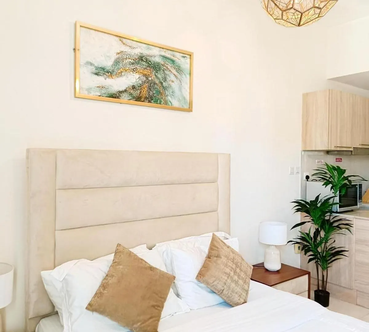 Apartment Superior Stay- Sleek & Modern Studio In Business Bay Dubai