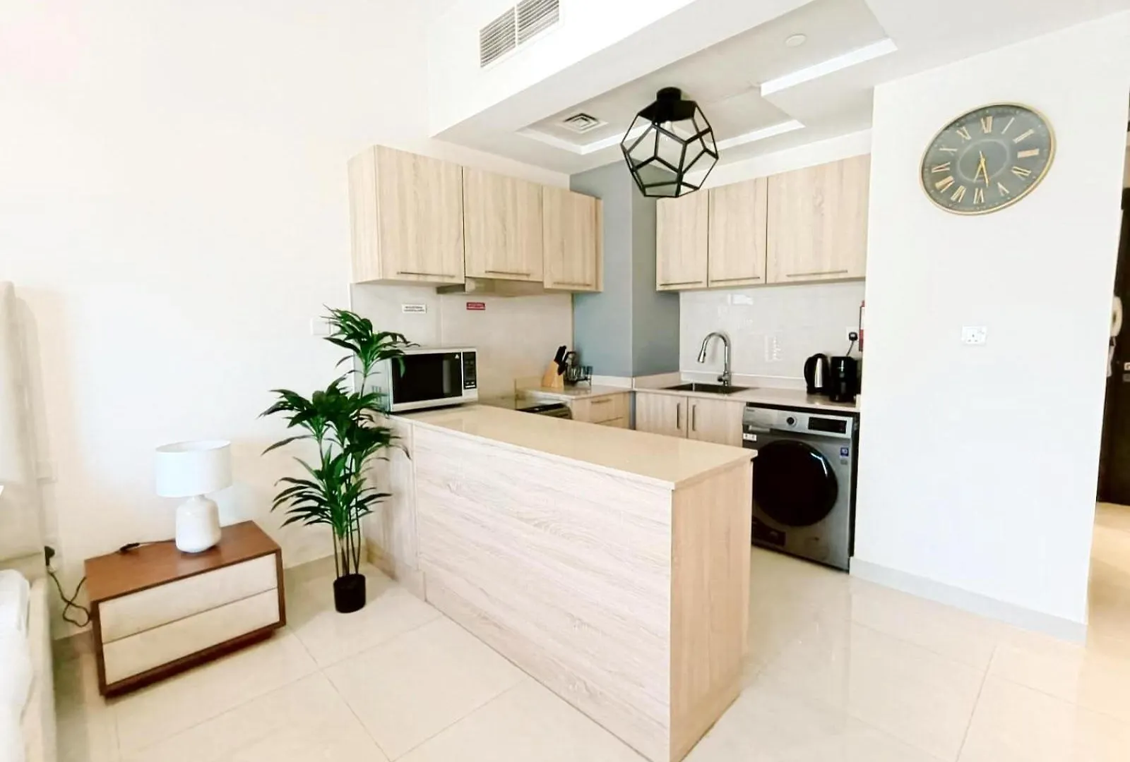 Superior Stay- Sleek & Modern Studio In Business Bay Dubai 0*,