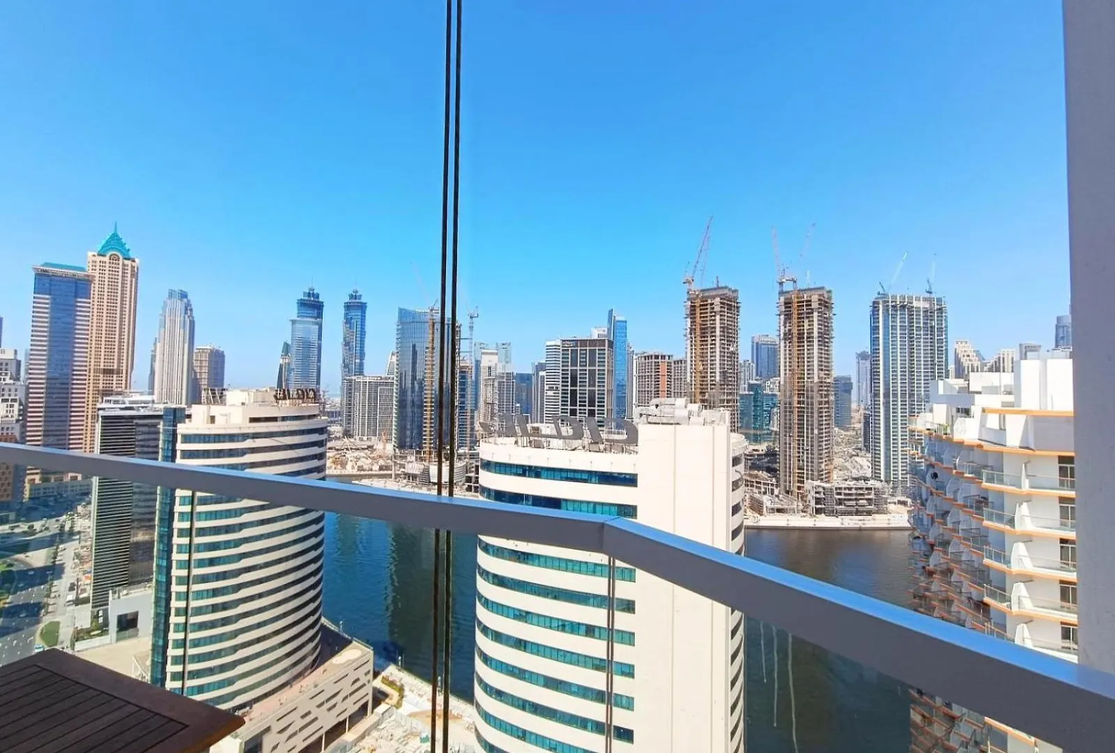 Apartment Superior Stay- Sleek & Modern Studio In Business Bay Dubai