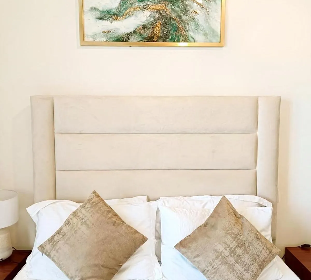 Superior Stay- Sleek & Modern Studio In Business Bay Dubai Apartment