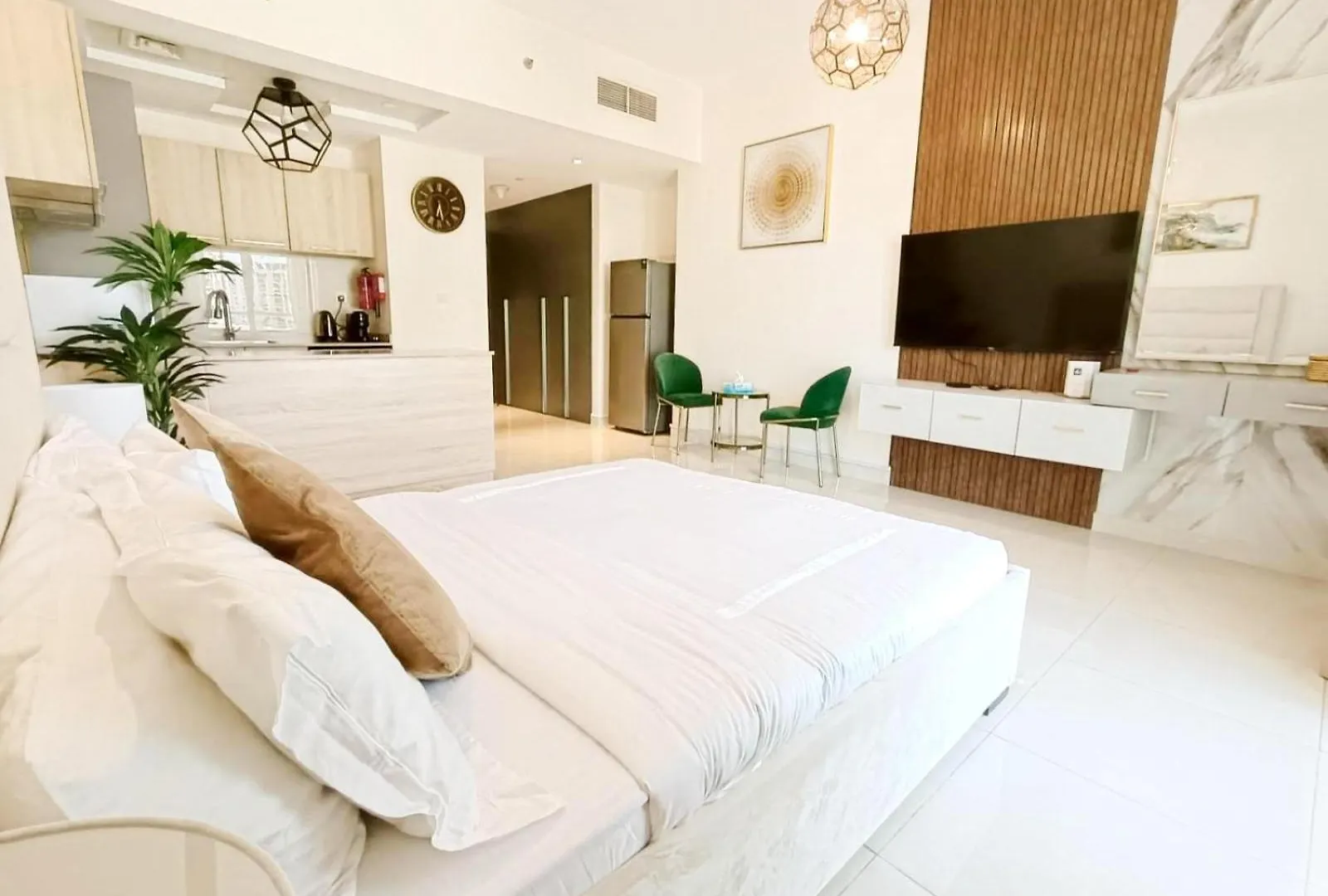 Superior Stay- Sleek & Modern Studio In Business Bay Dubai Apartment