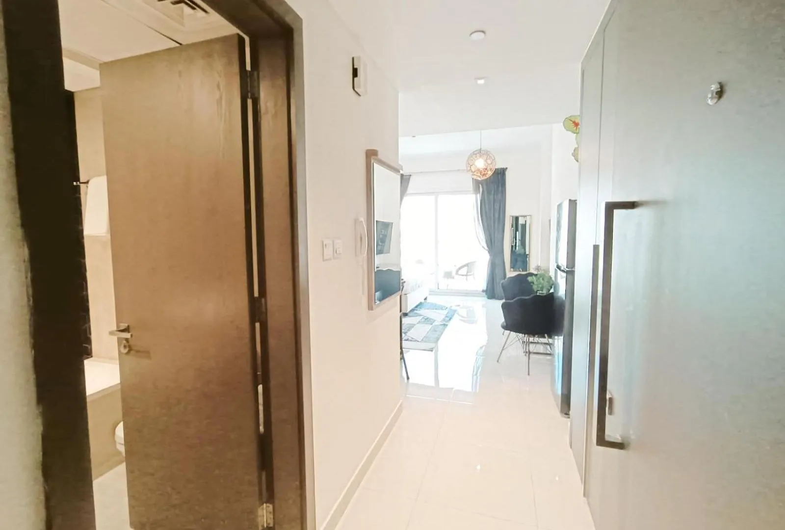 Superior Stay- Sleek & Modern Studio In Business Bay Dubai