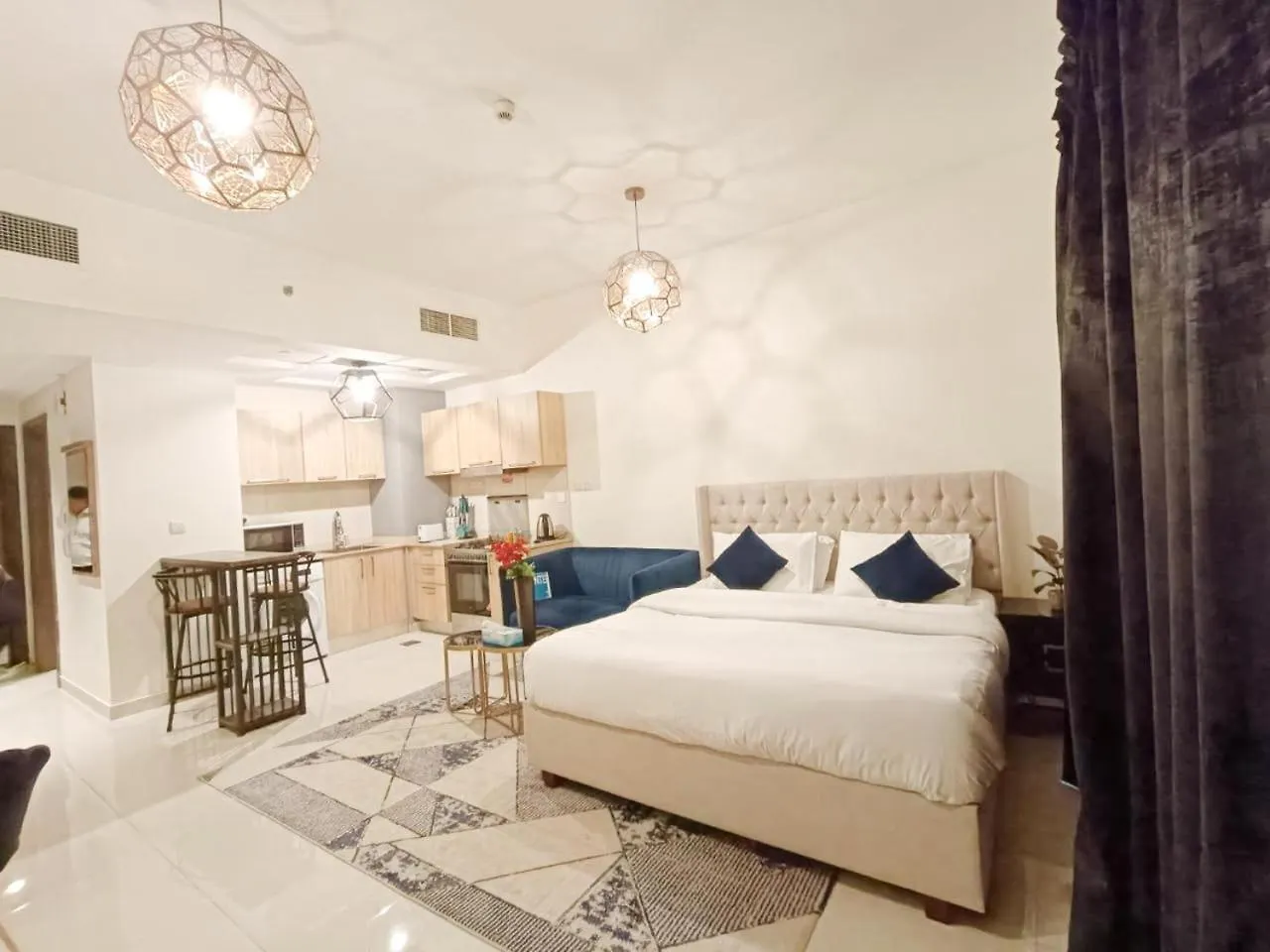 Superior Stay- Sleek & Modern Studio In Business Bay Dubai