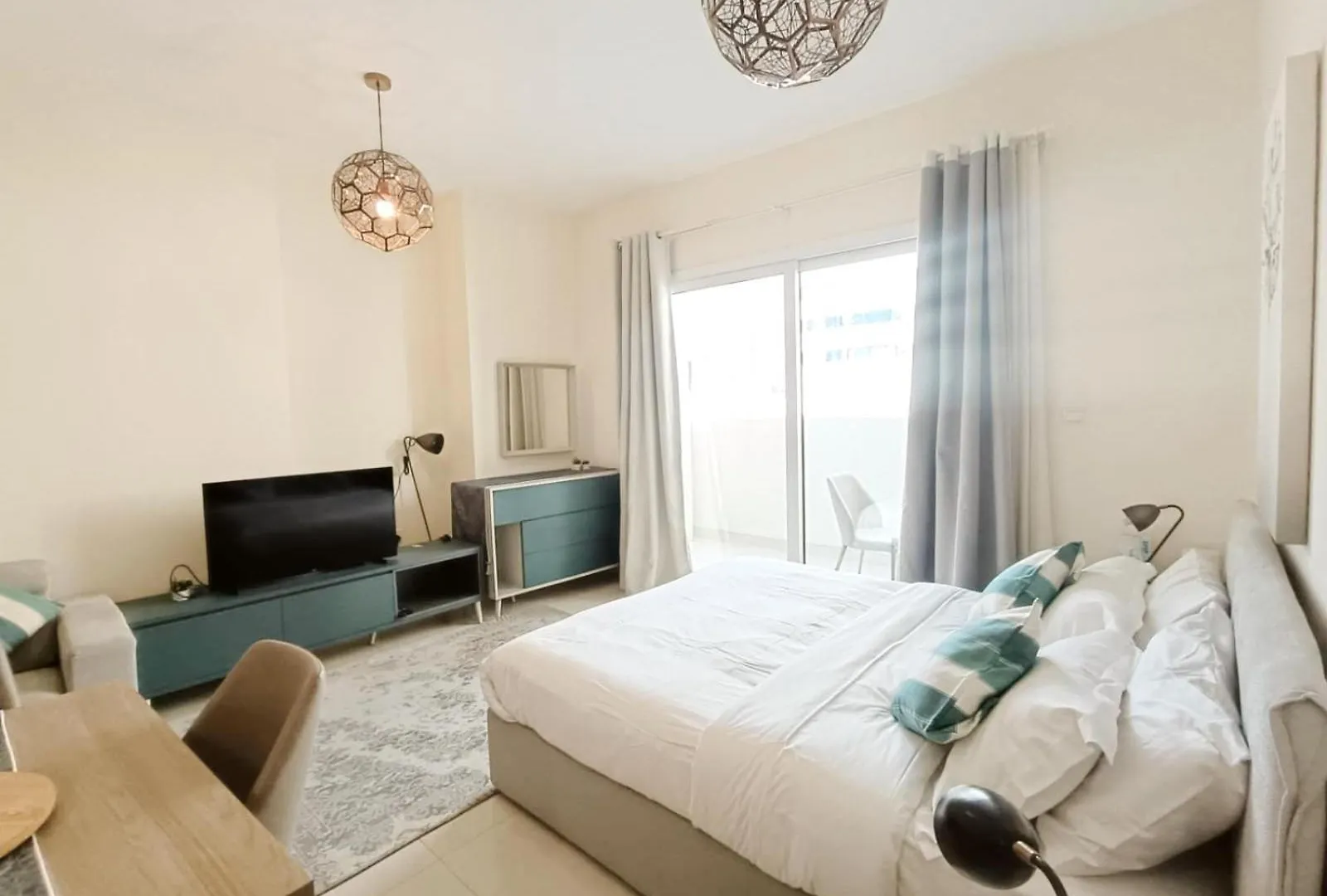 Superior Stay- Sleek & Modern Studio In Business Bay Dubai Apartment