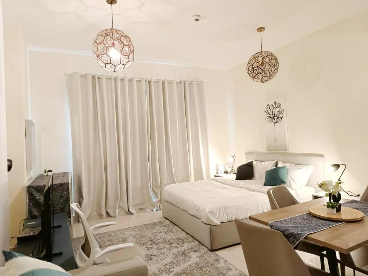 Superior Stay- Sleek & Modern Studio In Business Bay Dubai