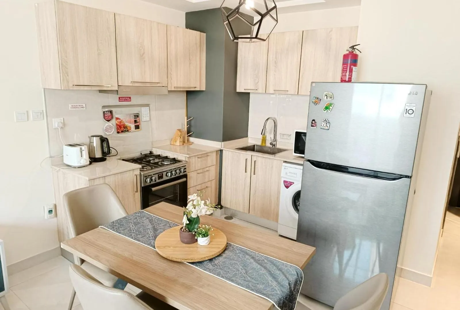 Superior Stay- Sleek & Modern Studio In Business Bay Dubai 0*,
