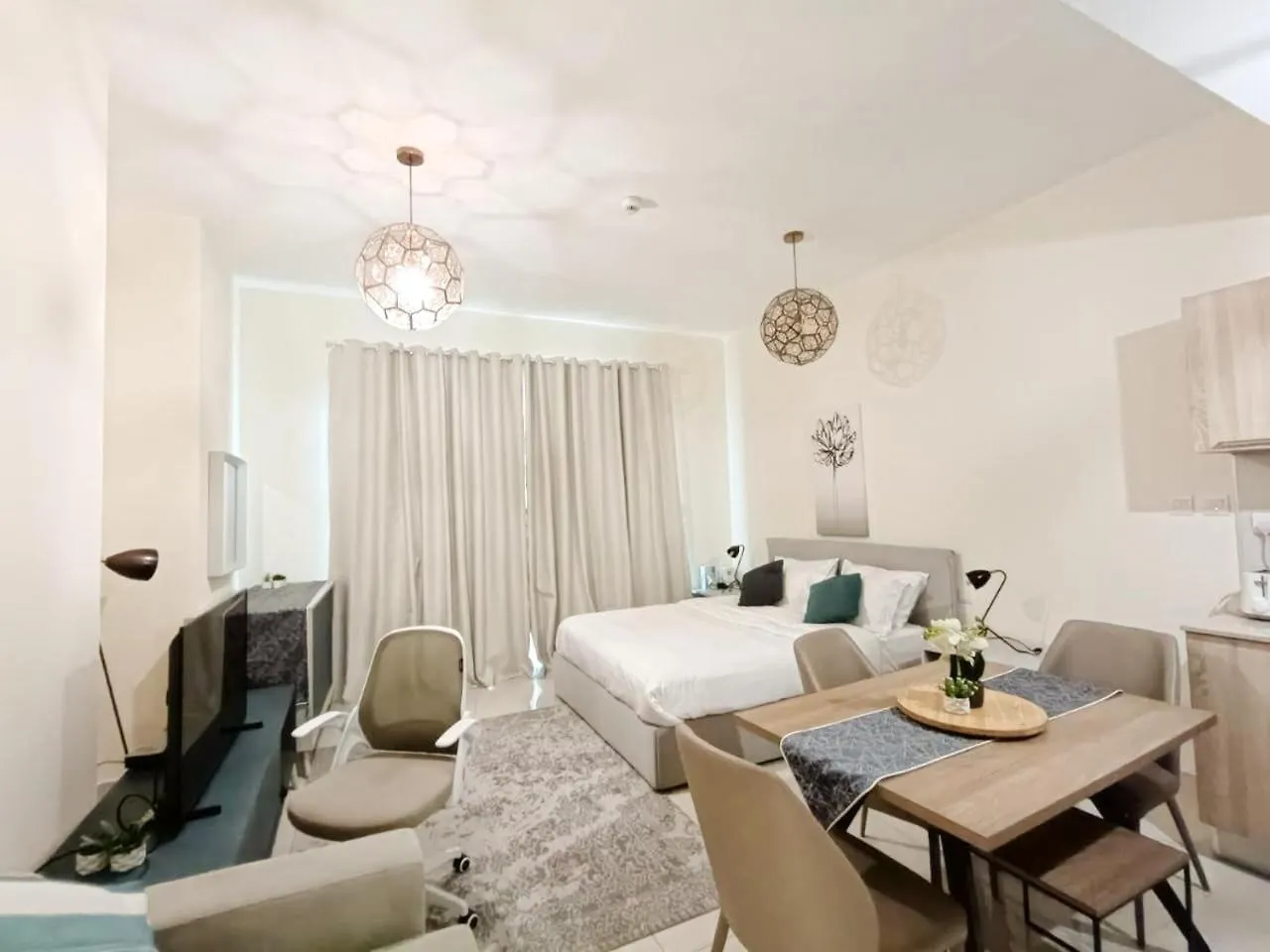Superior Stay- Sleek & Modern Studio In Business Bay Dubai
