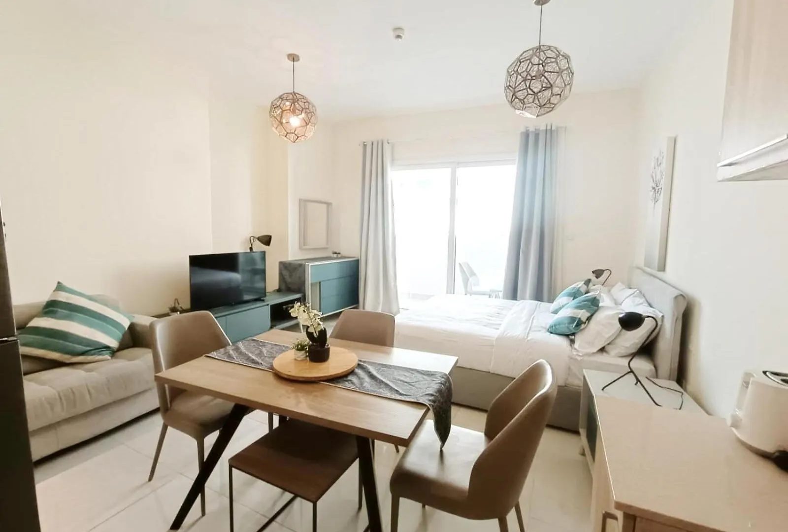 Superior Stay- Sleek & Modern Studio In Business Bay Dubai Daire