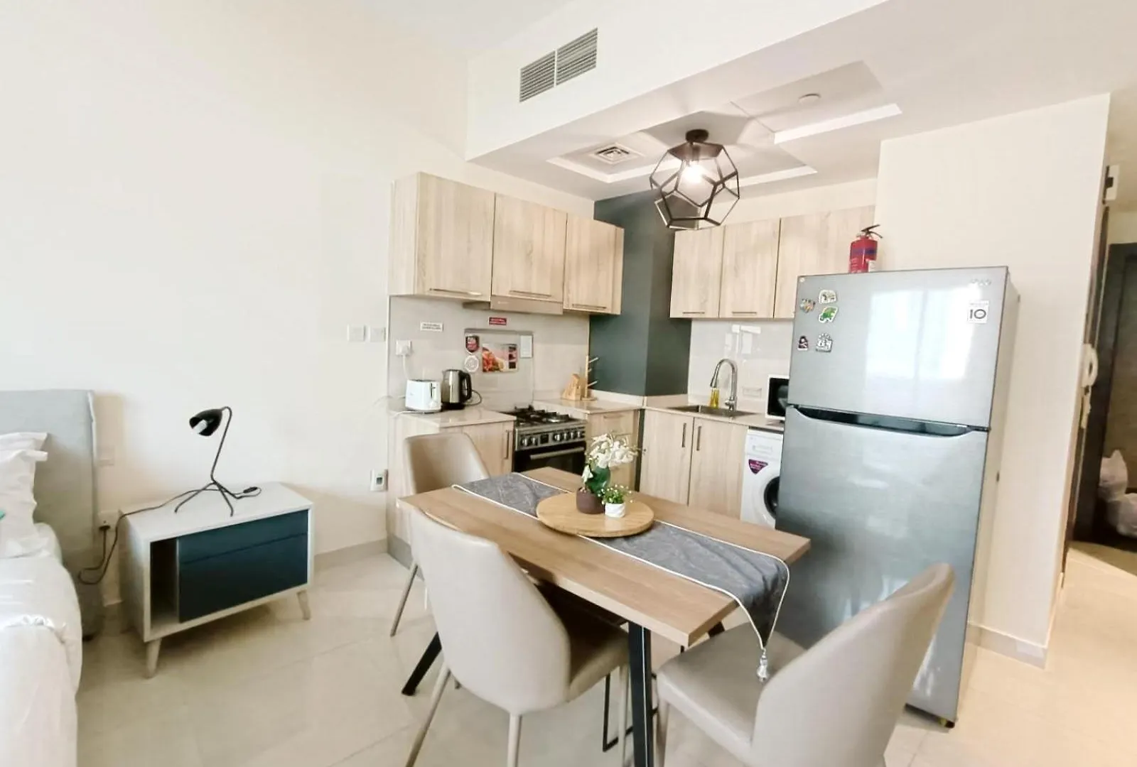 Superior Stay- Sleek & Modern Studio In Business Bay Dubái 0*,
