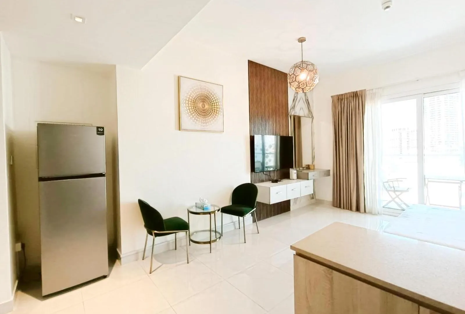 Daire Superior Stay- Sleek & Modern Studio In Business Bay Dubai