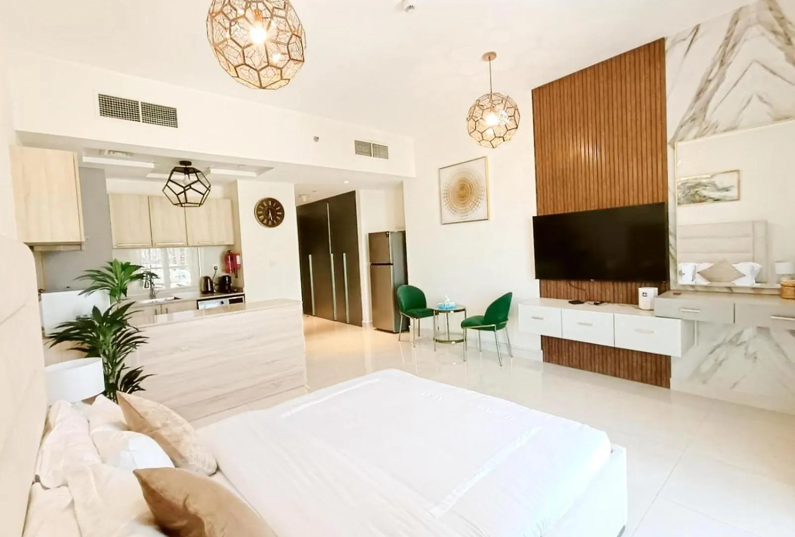 Superior Stay- Sleek & Modern Studio In Business Bay Dubai