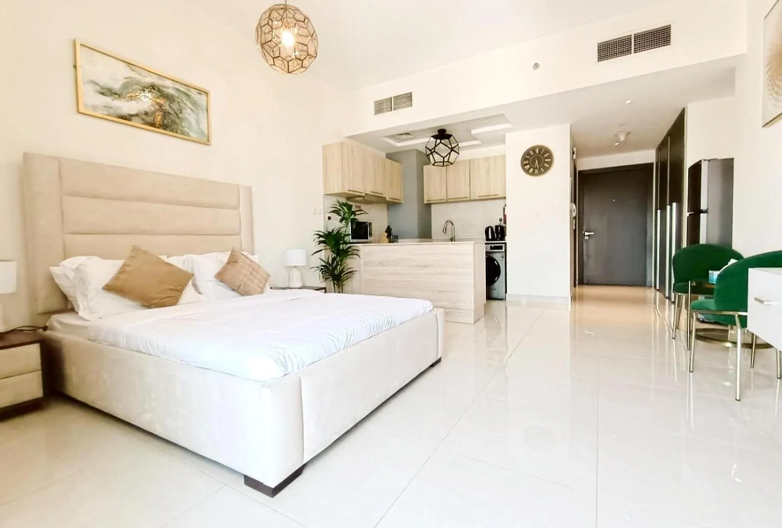 Superior Stay- Sleek & Modern Studio In Business Bay Dubai 0*,