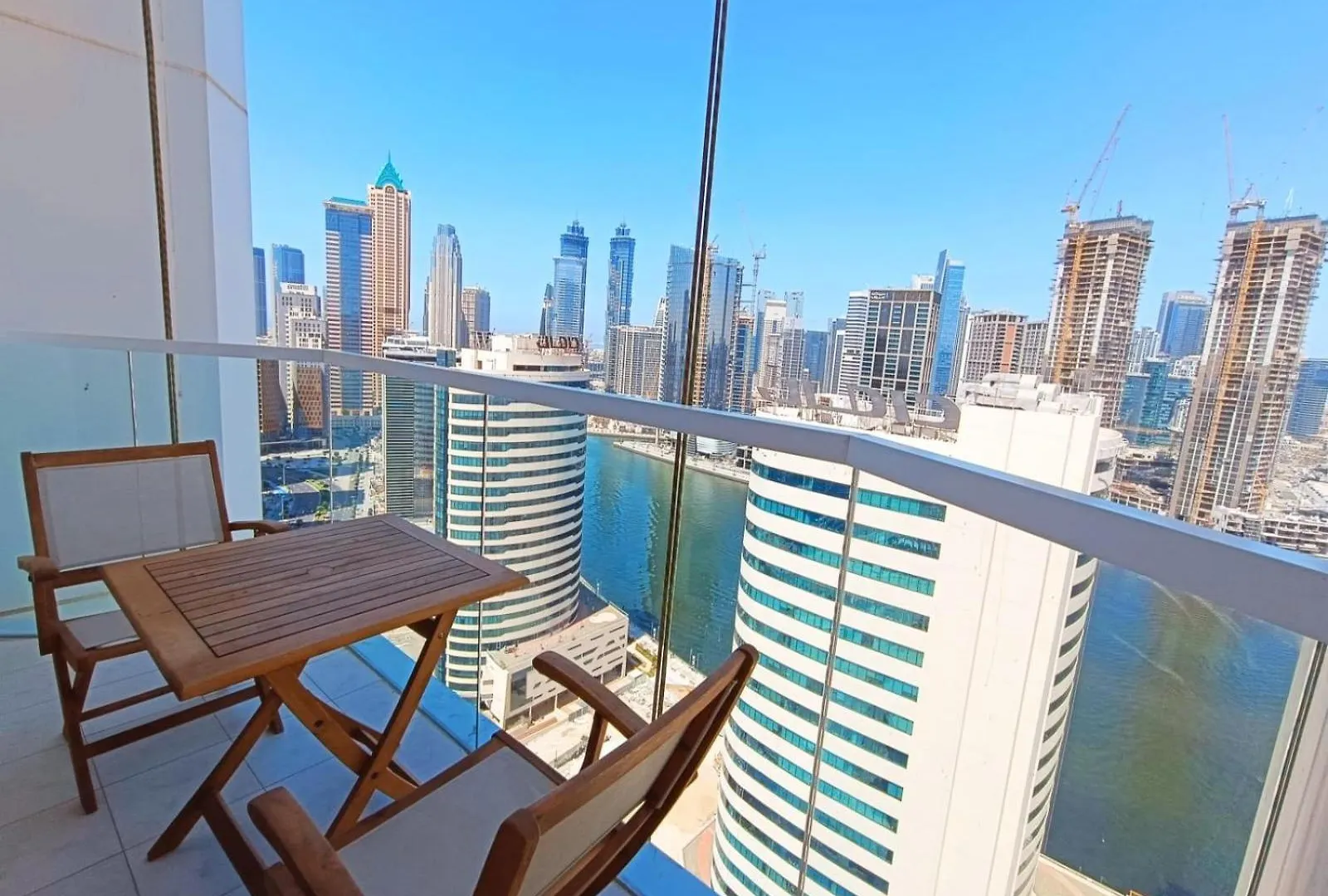 Superior Stay- Sleek & Modern Studio In Business Bay Dubai Daire