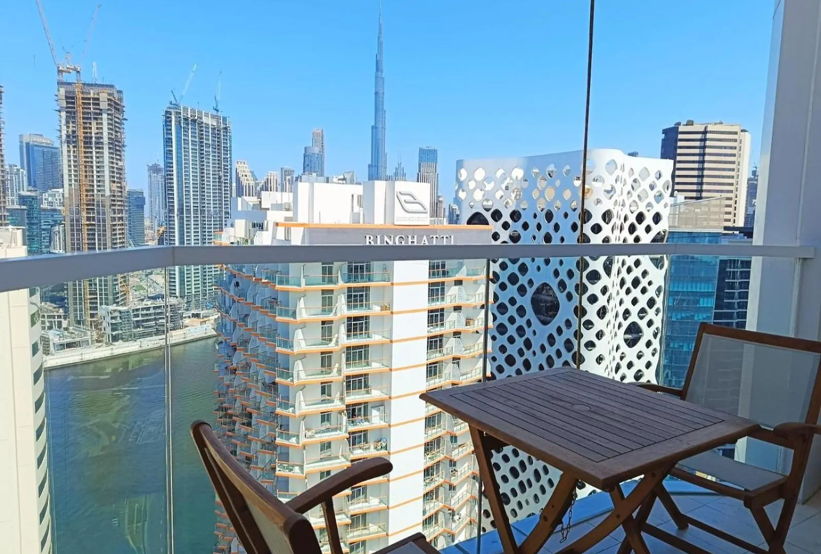 Superior Stay- Sleek & Modern Studio In Business Bay Dubai