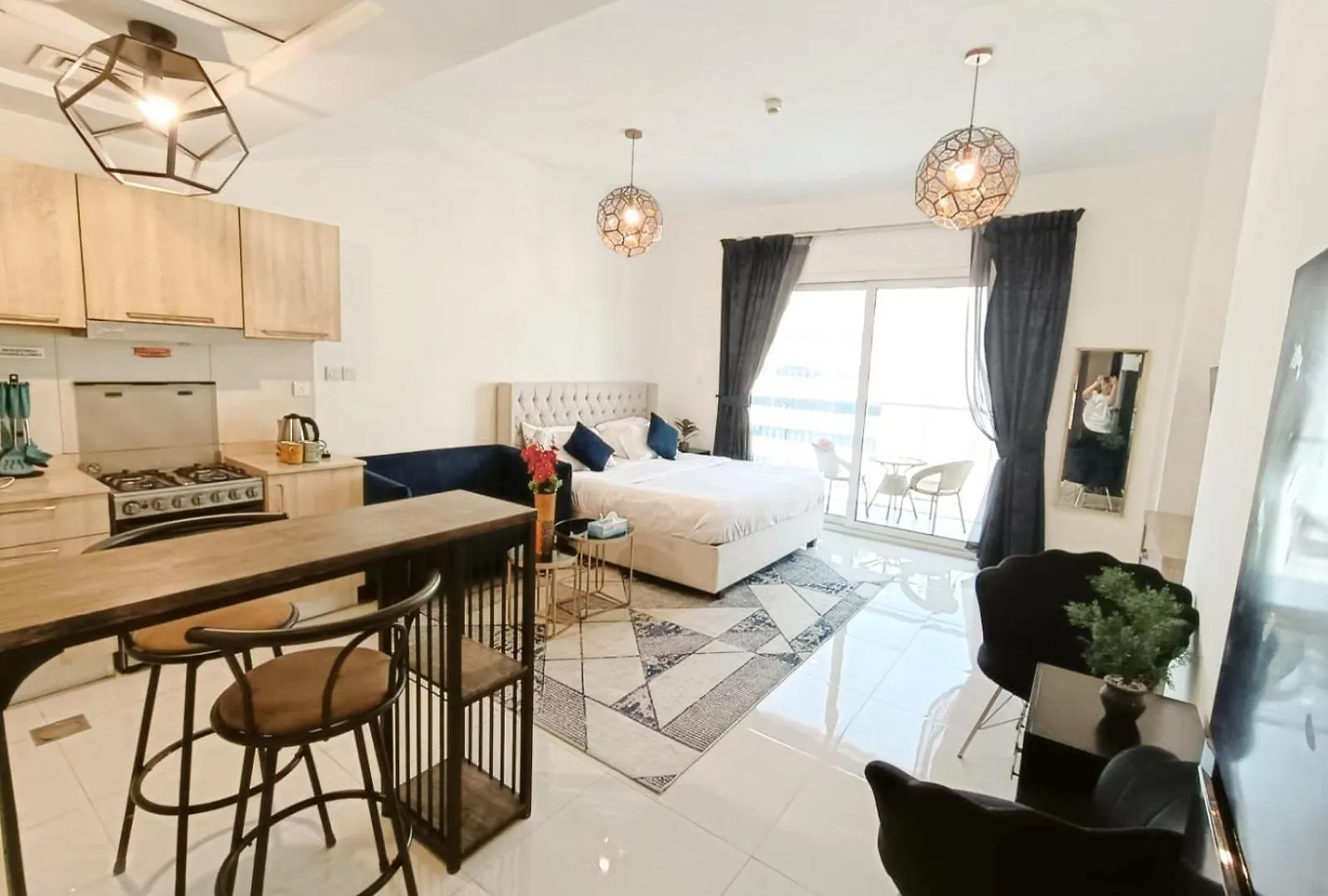 Superior Stay- Sleek & Modern Studio In Business Bay Dubai