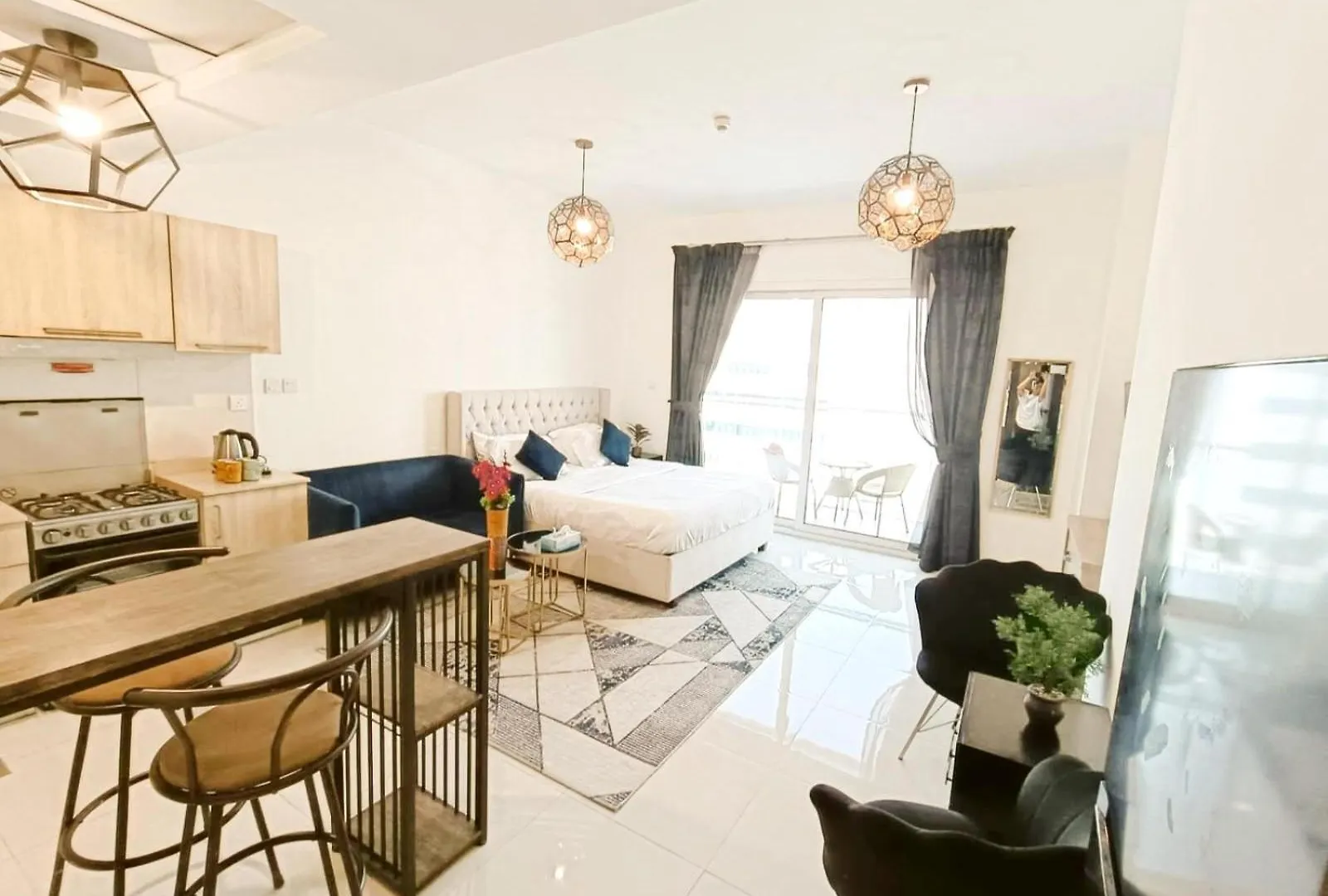 Daire Superior Stay- Sleek & Modern Studio In Business Bay Dubai