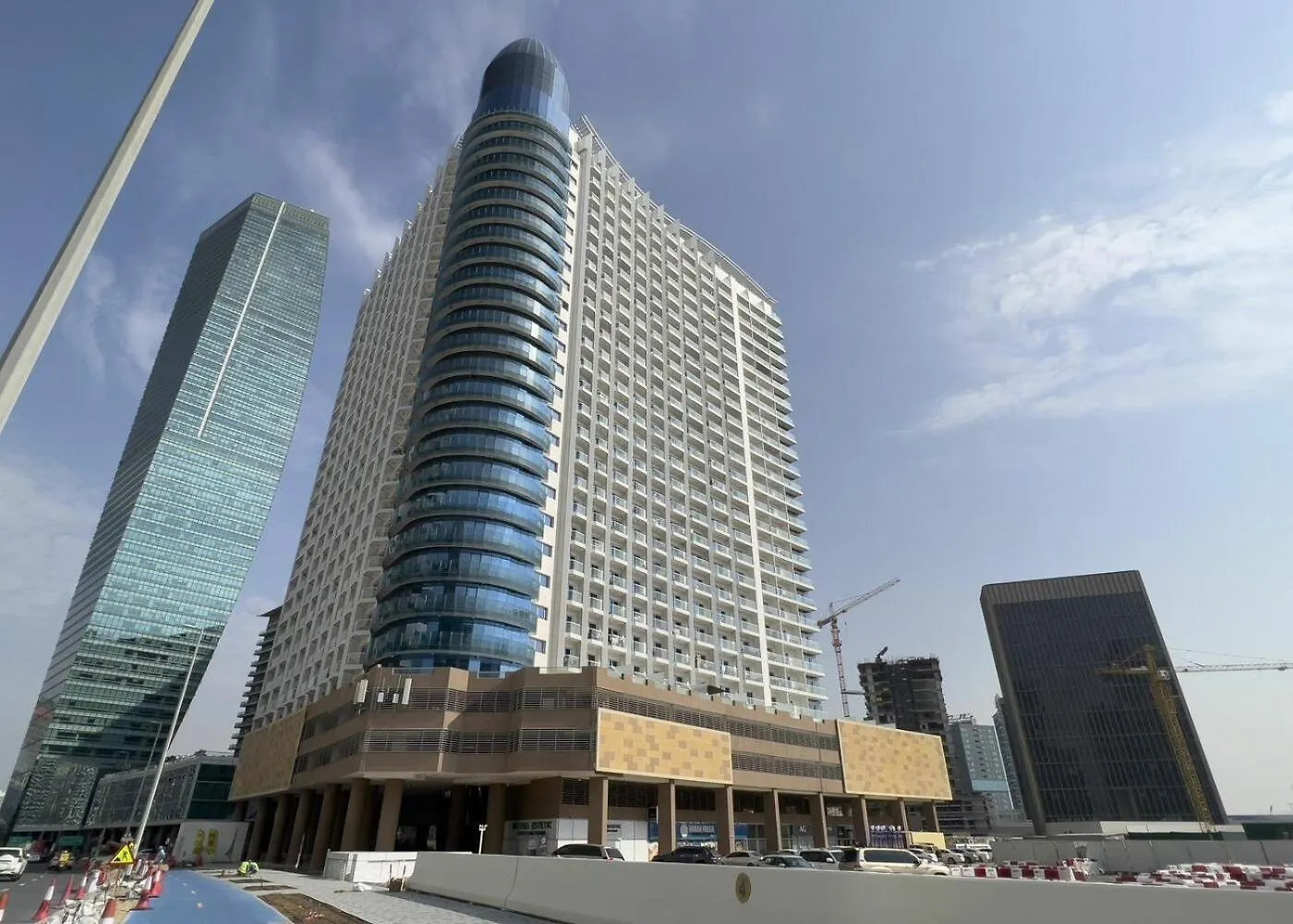 Superior Stay- Sleek & Modern Studio In Business Bay Dubai United Arab Emirates