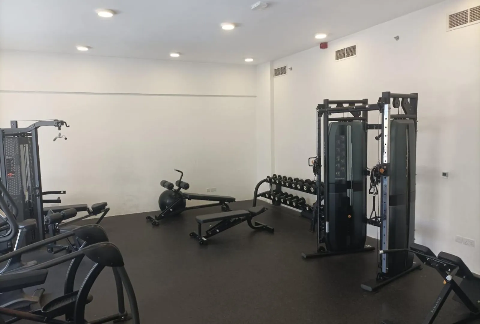Superior Stay- Sleek & Modern Studio In Business Bay Dubai 0*,